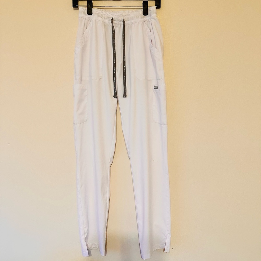 Women’s Maevn White Scrub pants size small.